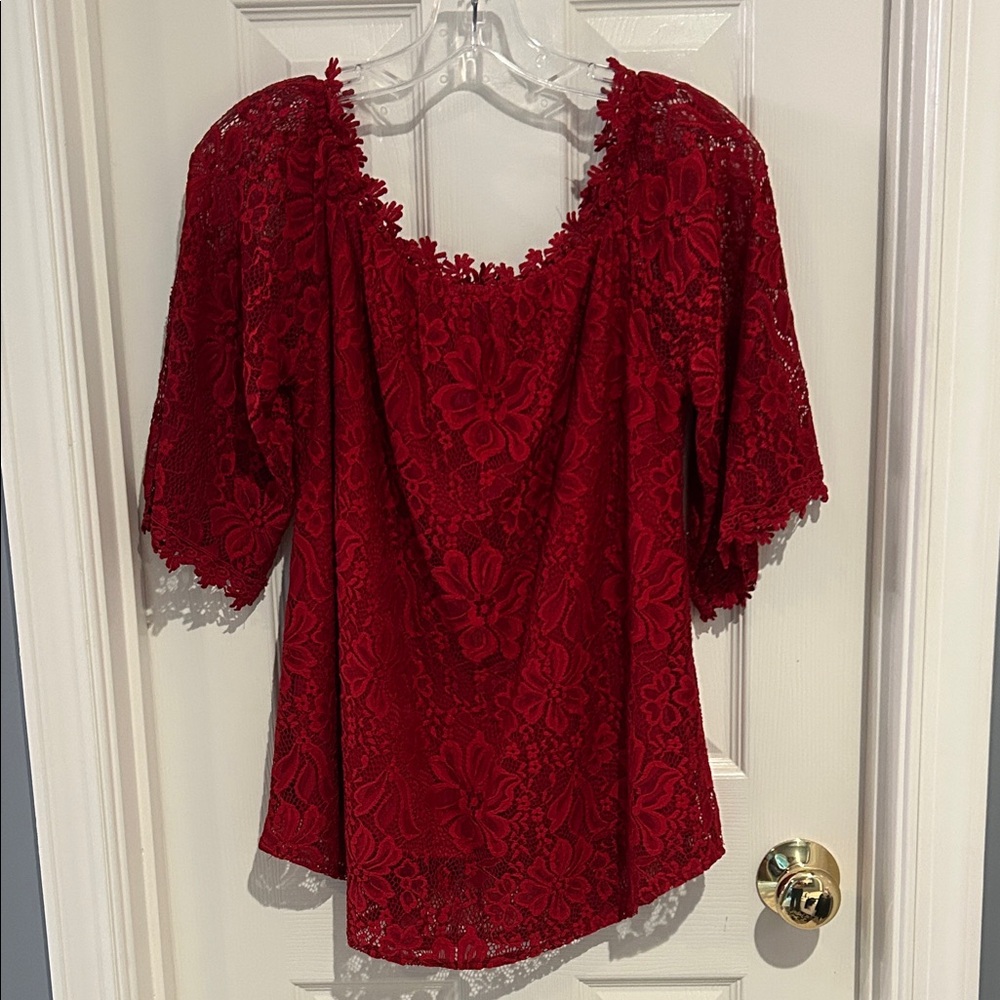 ⚜️ Chic Scarlet Lace Blouse